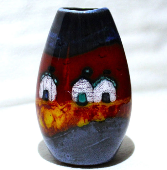 Hand-thrown, Mini Manhattan Vase - Red beach Huts design