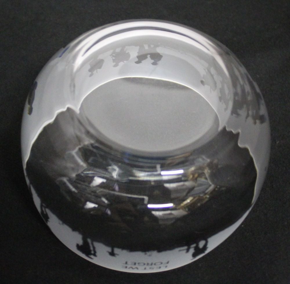 Glass Bowl "Lest we forget"