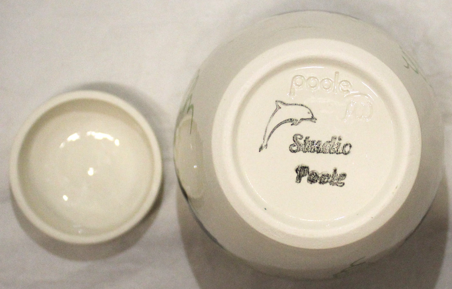 Hand-thrown, medium Ginger Jar - Winter Vine design