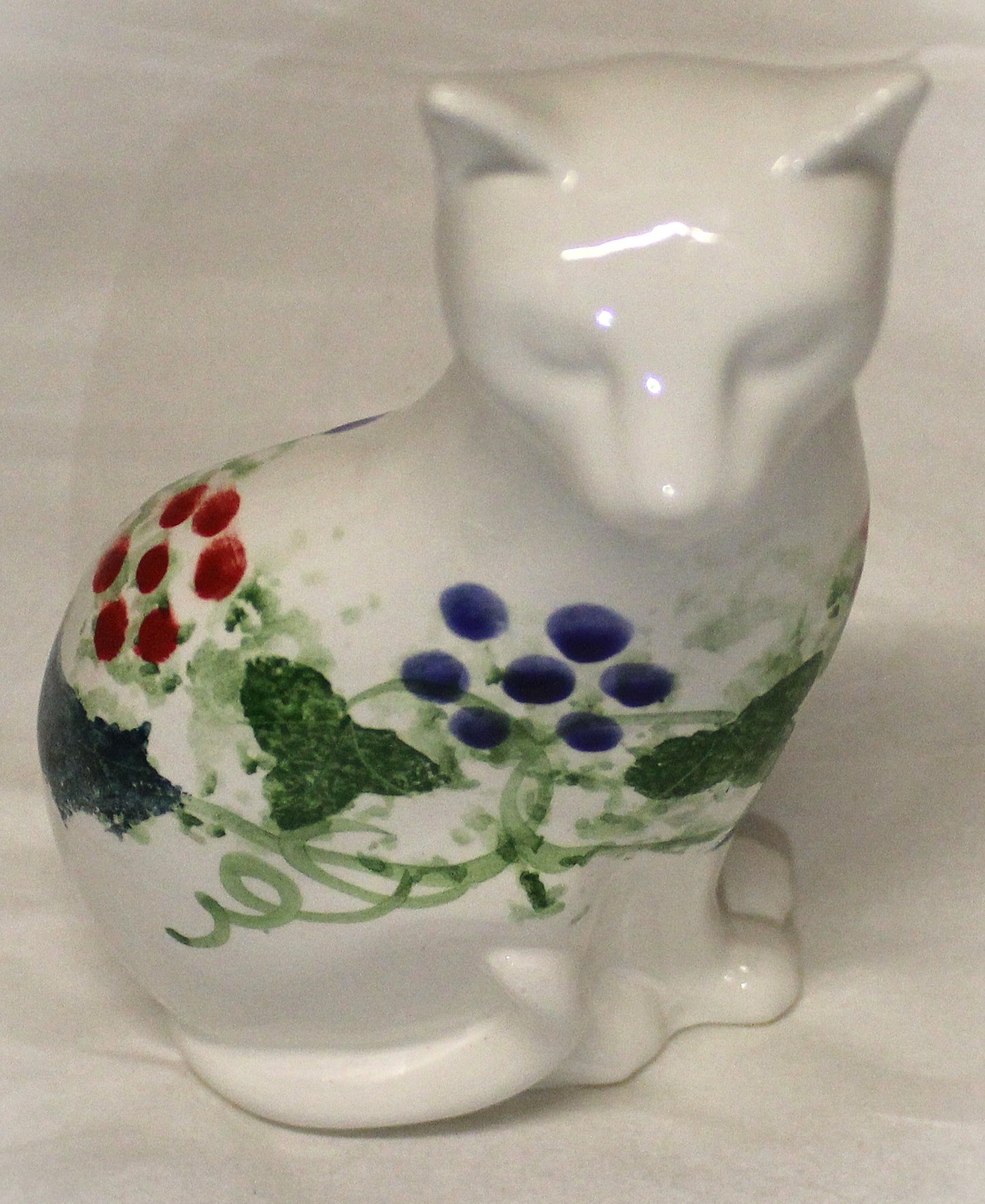 Studio Poole Cat (left) - Winter Vine design