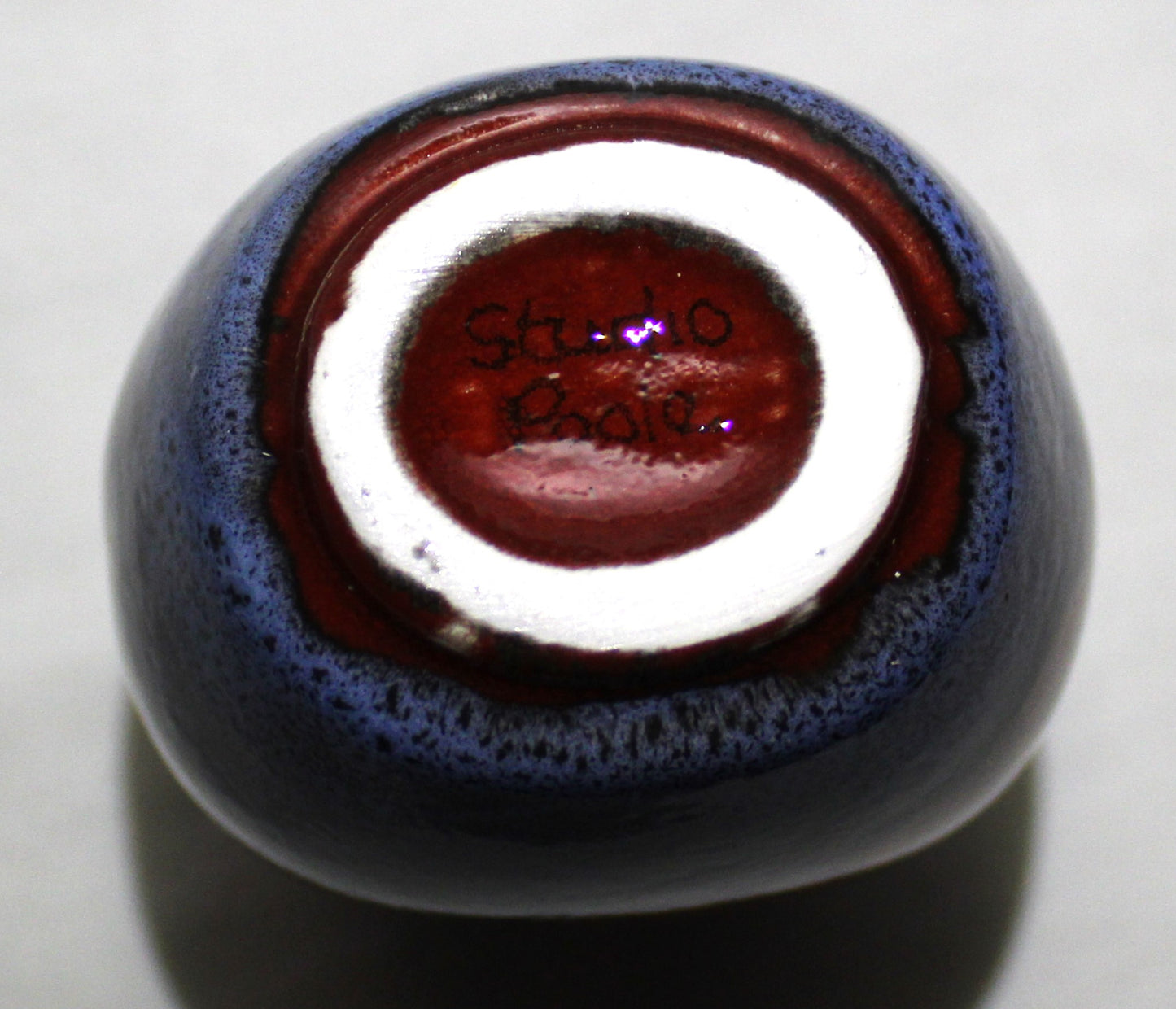 Hand-thrown, Mini Manhattan Vase - Red beach Huts design