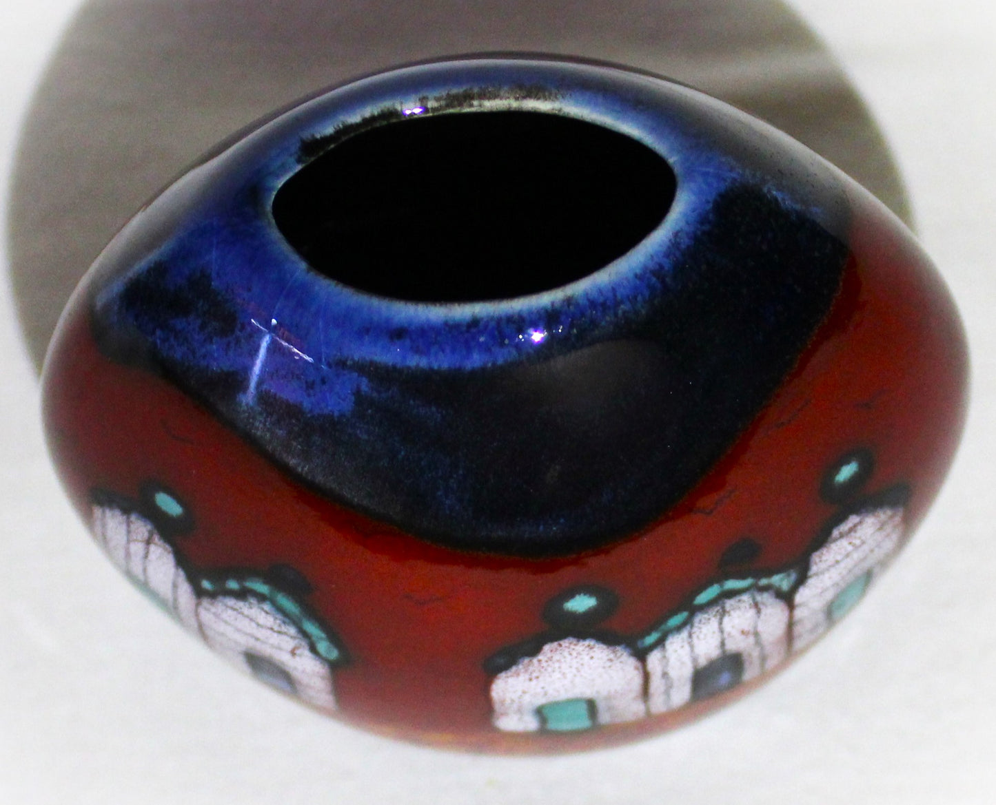 Hand-thrown, Mini Purse Vase - Red beach Huts design