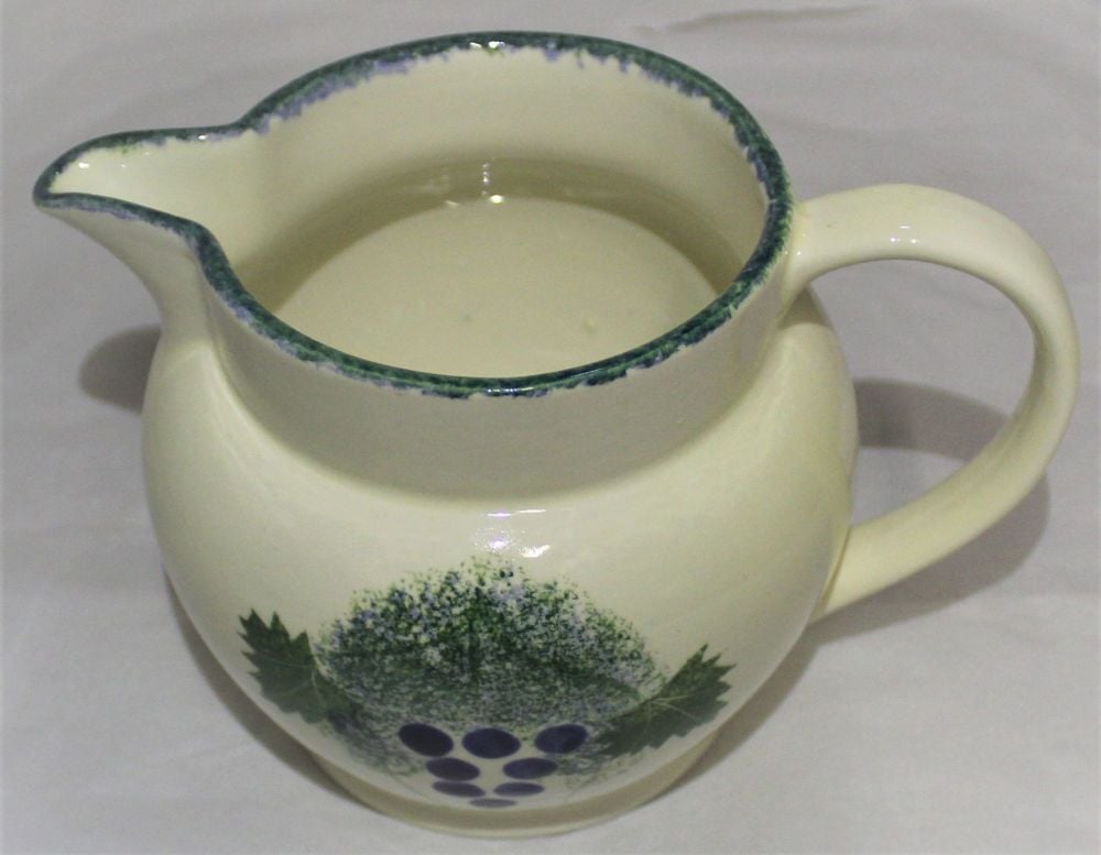 Jug - Vinyard design