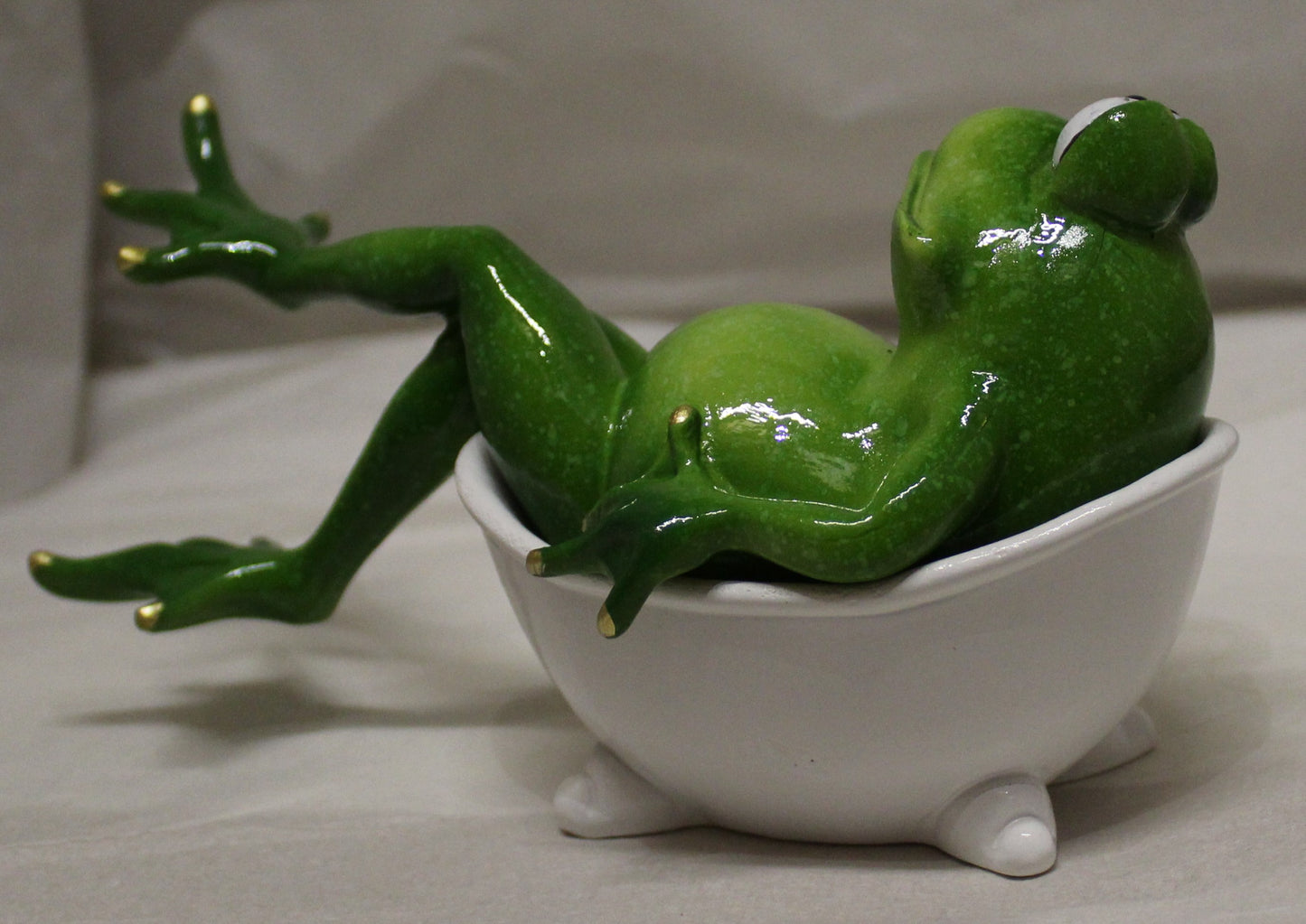 Comical Frogs - Bathtime