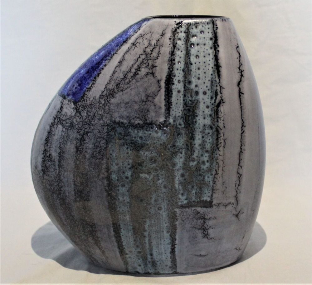 Bean Vase - Lapis design