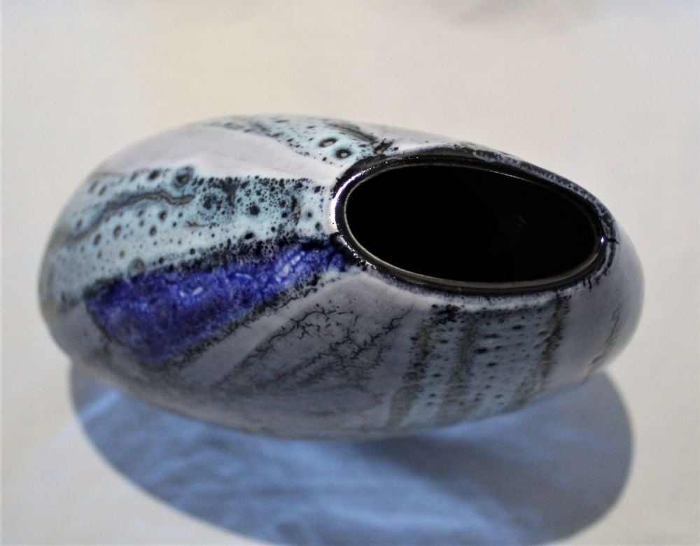 Bean Vase - Lapis design